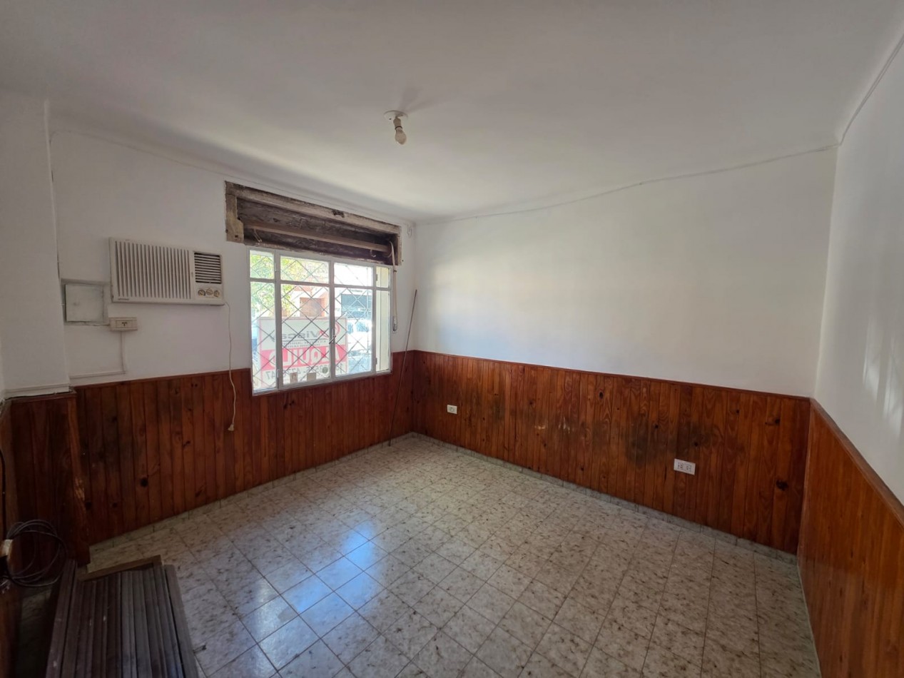 ALQUILO CASA CENTRICA 2 DOR CON PATIO $450.000 +TASAS MUNICIPALES