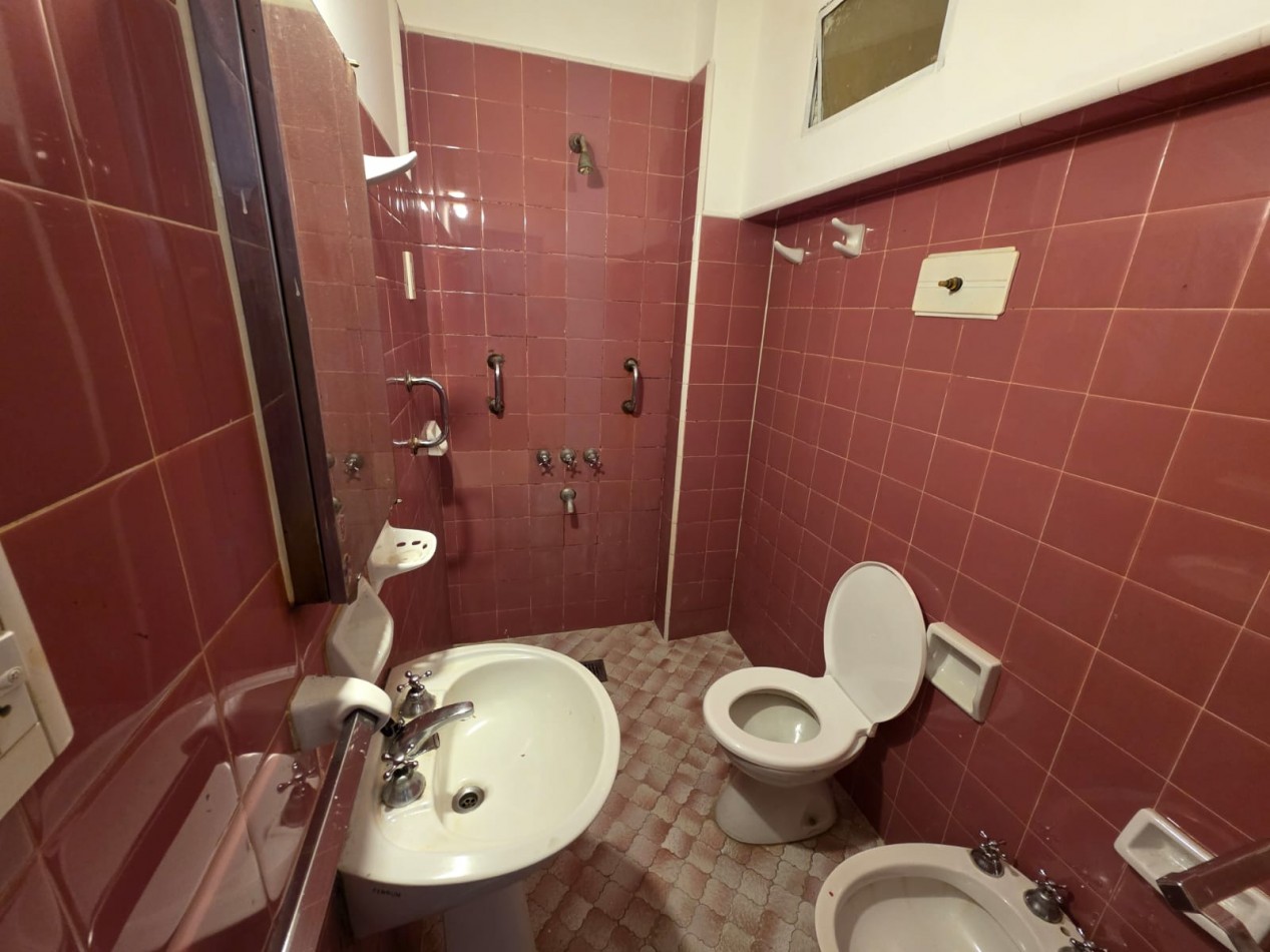 ALQUILO CASA CENTRICA 2 DOR CON PATIO $450.000 +TASAS MUNICIPALES
