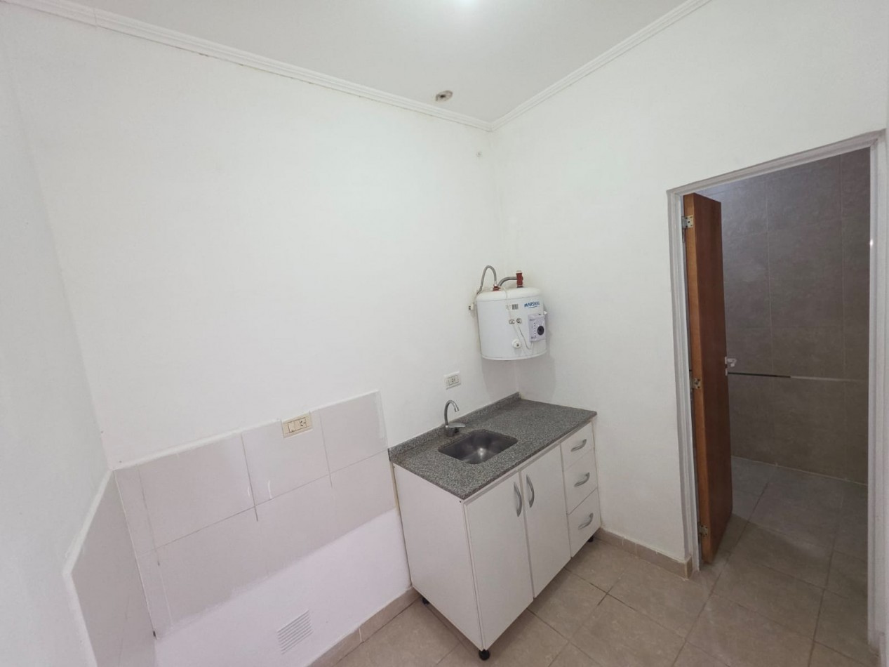ALQUILO LOCAL EN AV LOS CHAÑAERS ORO VERDE $200.000+EXPENSAS.-