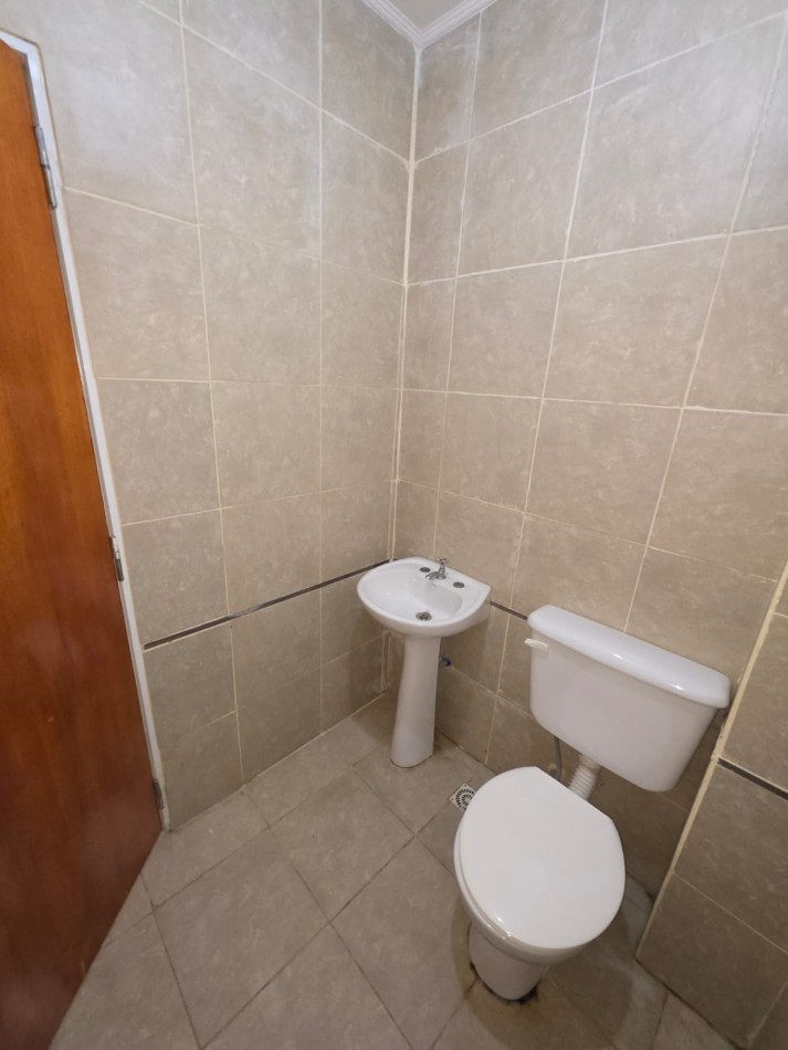 ALQUILO LOCAL EN AV LOS CHAÑAERS ORO VERDE $200.000+EXPENSAS.-