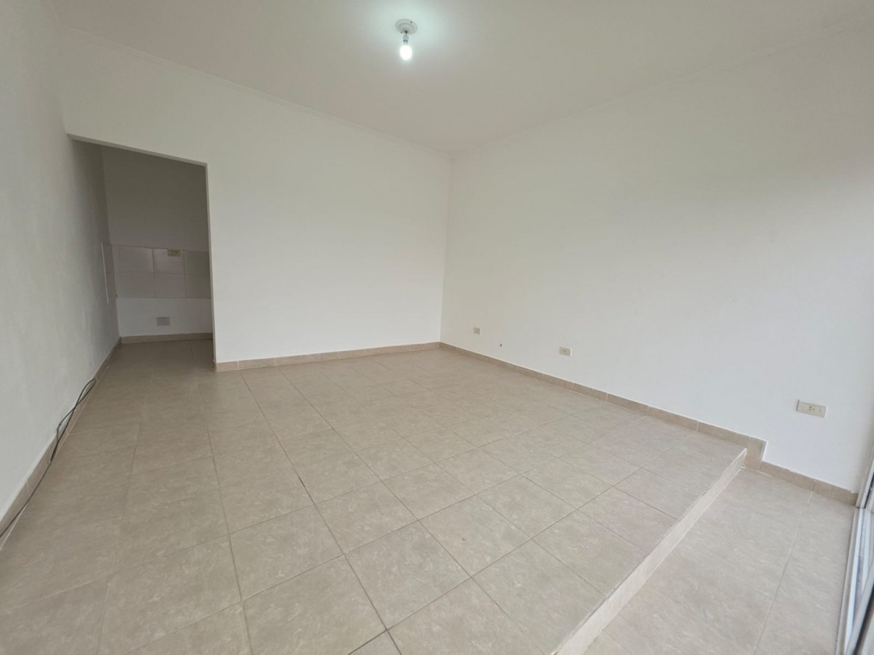 ALQUILO LOCAL EN AV LOS CHAÑAERS ORO VERDE $200.000+EXPENSAS.-
