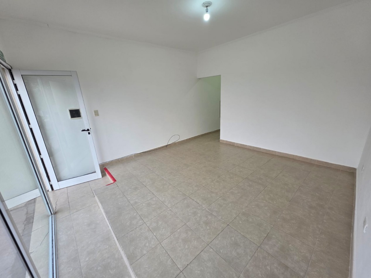 ALQUILO LOCAL EN AV LOS CHAÑAERS ORO VERDE $200.000+EXPENSAS.-
