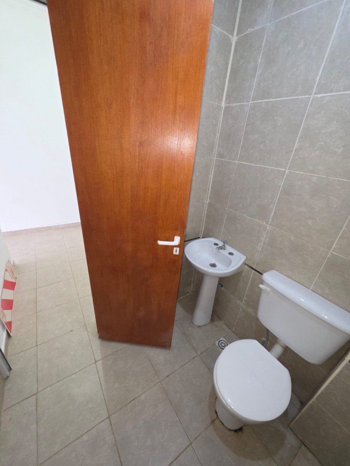 ALQUILO LOCAL EN AV LOS CHAÑAERS ORO VERDE $200.000+EXPENSAS.-