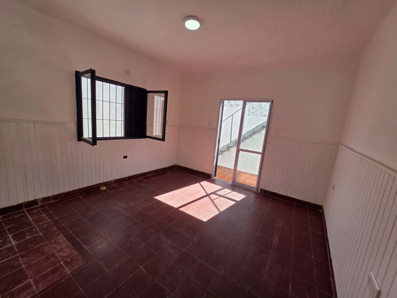 ALQUILO CASA 3 DOR ZONA CENTRO/PARQUE $550.000 + IMPUESTOS