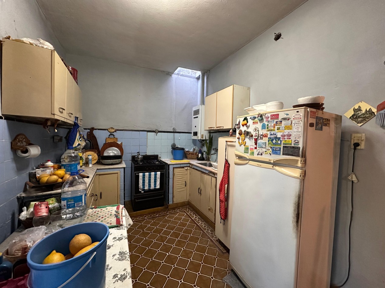 VENDO CASA 3 DORMITORIOS, 2 BAÑOS, COCHERA, PATIO Y QUINCHO. ZONA CENTRO U$D 117.000 .