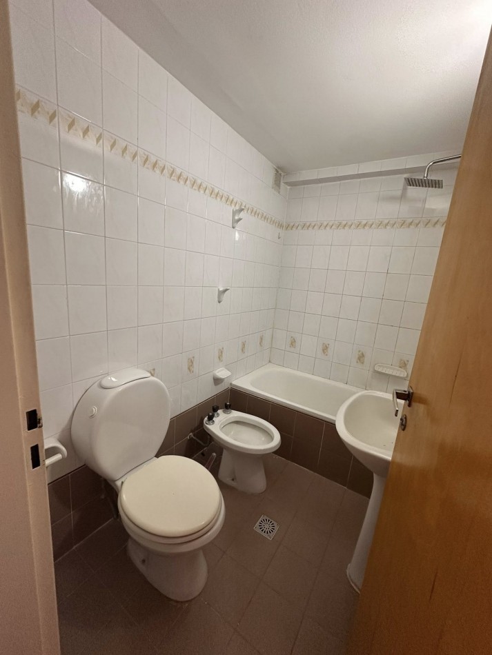 VENDO DEPARTAMENTO DE 3 DORMITORIOS, 2 BAÑOS. U$D 70.000