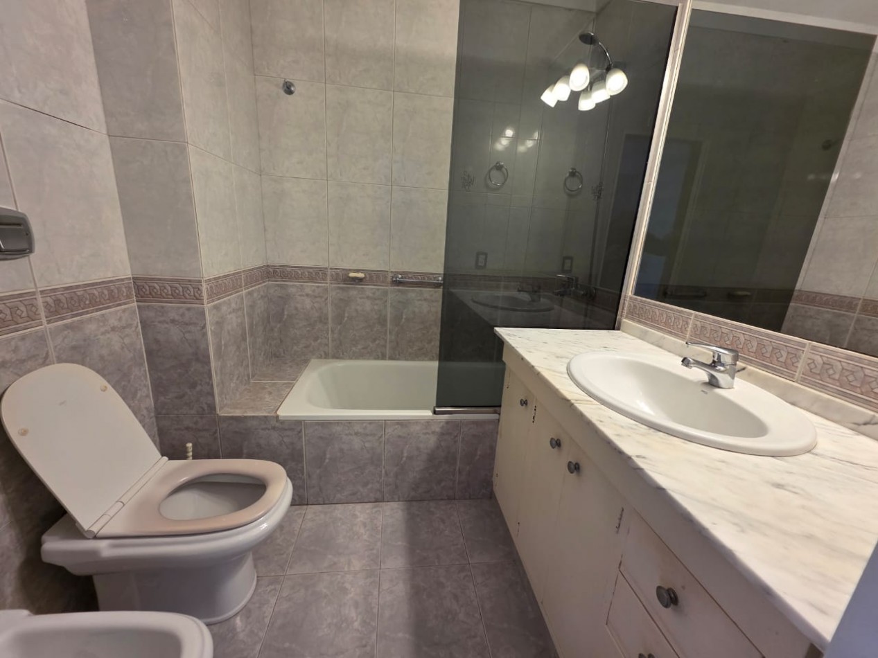 ALQUILO DEPTO 2 DORMITORIOS. ZONA PARQUE $650.000 + EXPENSAS + TASAS 