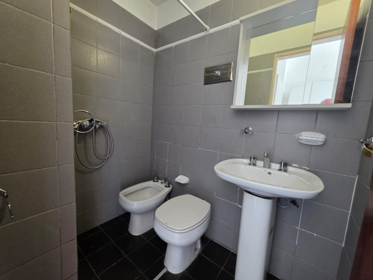 ALQUILO DEPTO 1 DOR CON COCHERA ZONA PARQUE $400.000 + EXPENSAS + TASAS 