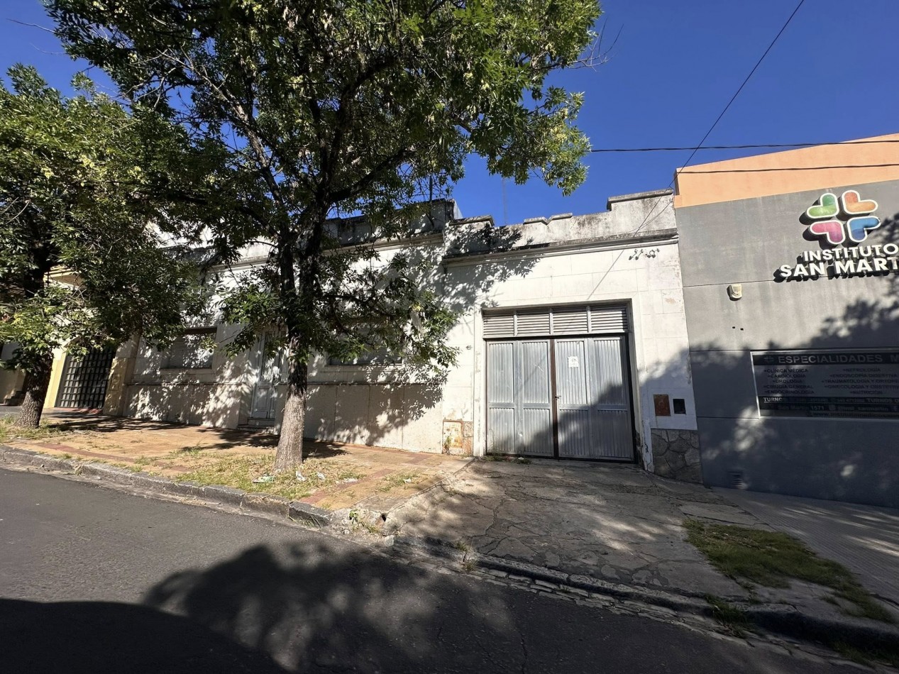 VENDO CASA ZONA CENTRO A RECICLAR 700m2