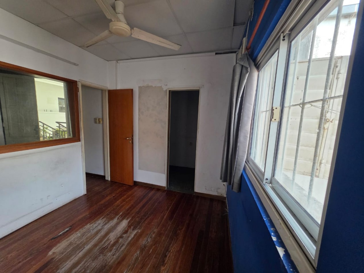 VENDO LOCAL APTO OFICINA,  CONSULTORIO EN LA GALERIA DEL TEATRO U$S 20.000