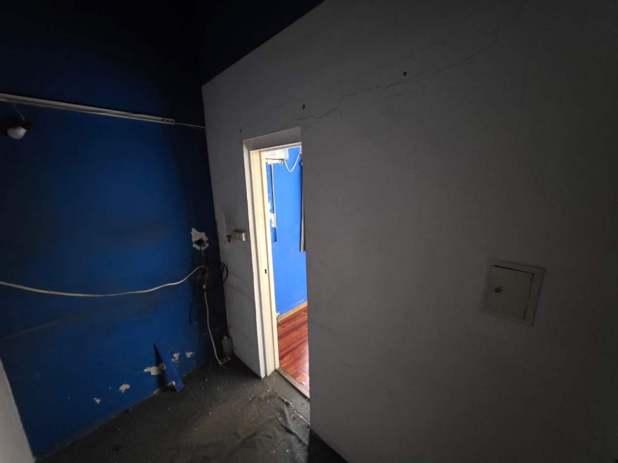 VENDO LOCAL APTO OFICINA,  CONSULTORIO EN LA GALERIA DEL TEATRO U$S 20.000