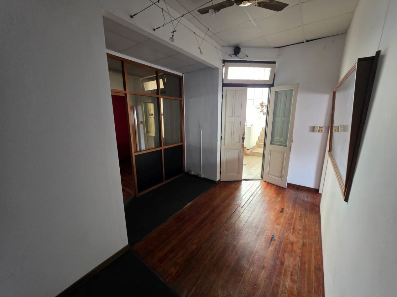 VENDO LOCAL APTO OFICINA,  CONSULTORIO EN LA GALERIA DEL TEATRO U$S 20.000