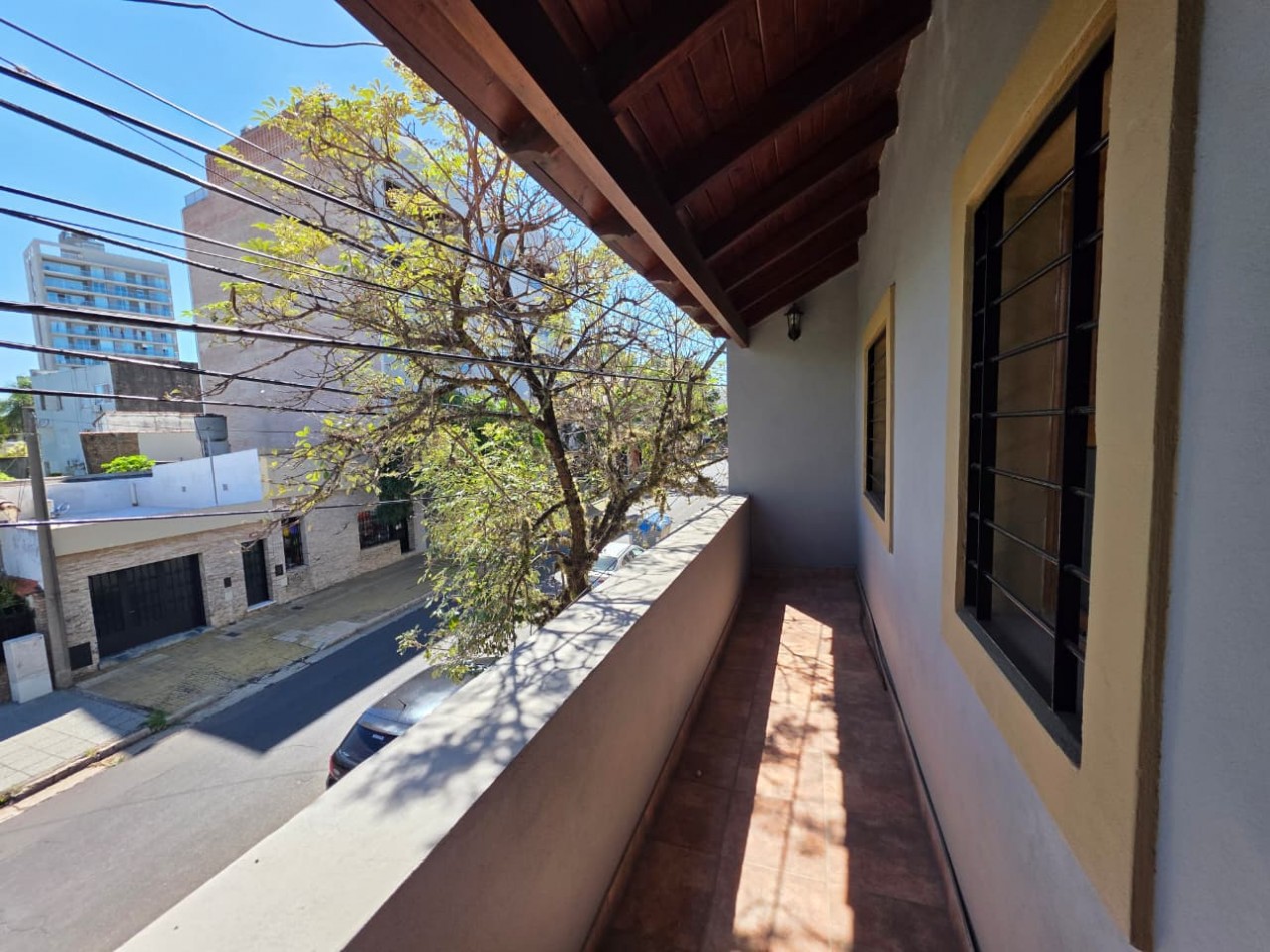 ALQUILO CASA 4 DOR, 2 COCHERAS, PILETA, QUINCHO. ZONA CENTRO PARQUE $2.200.000+ SERVICIOS