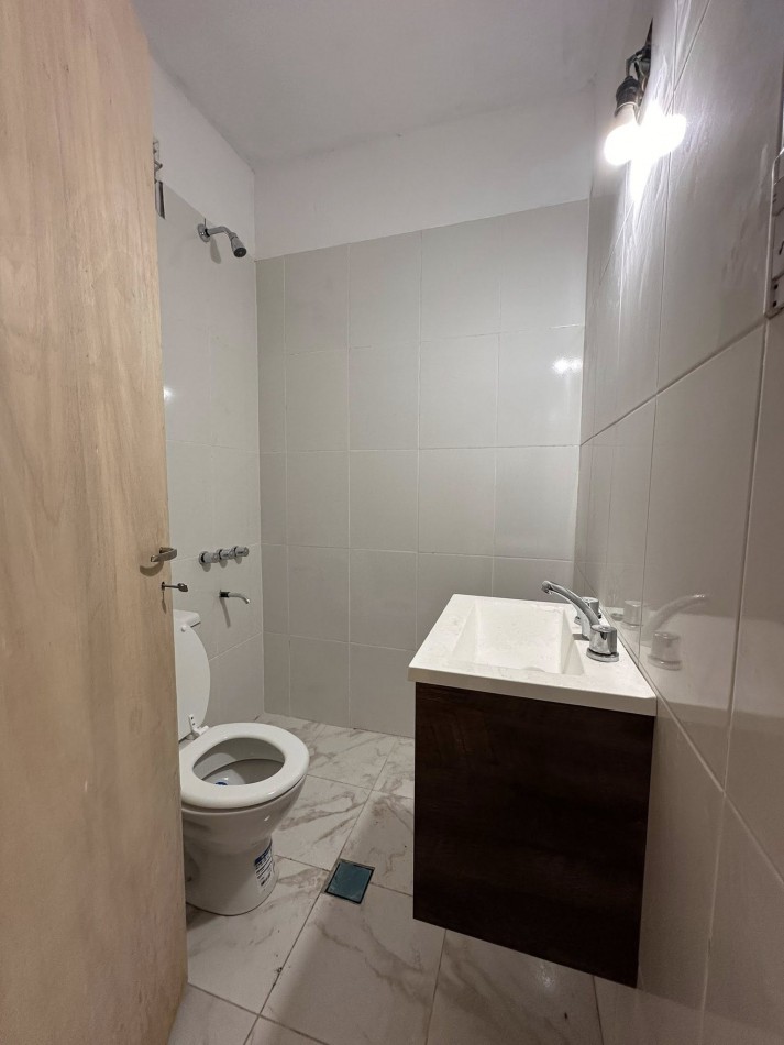 VENDO CASA HECHA A NUEVO 2 DORM. 3 BAÑOS