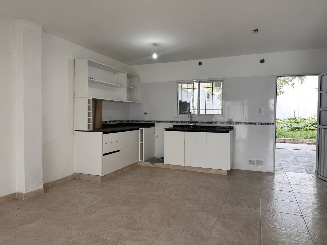 VENDO CASA HECHA A NUEVO 2 DORM. 3 BAÑOS