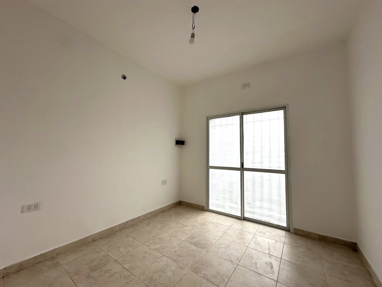 VENDO CASA HECHA A NUEVO 2 DORM. 3 BAÑOS