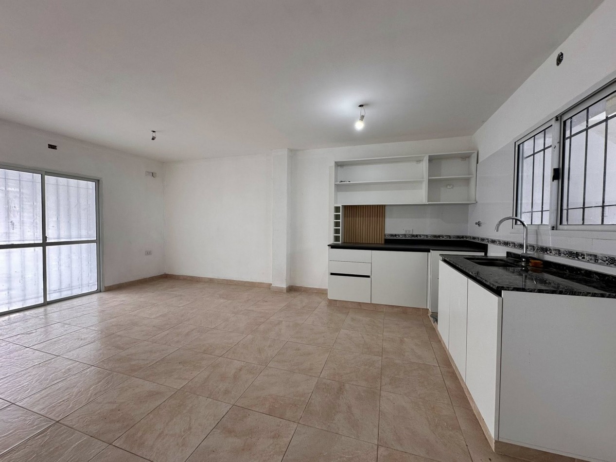 VENDO CASA HECHA A NUEVO 2 DORM. 3 BAÑOS