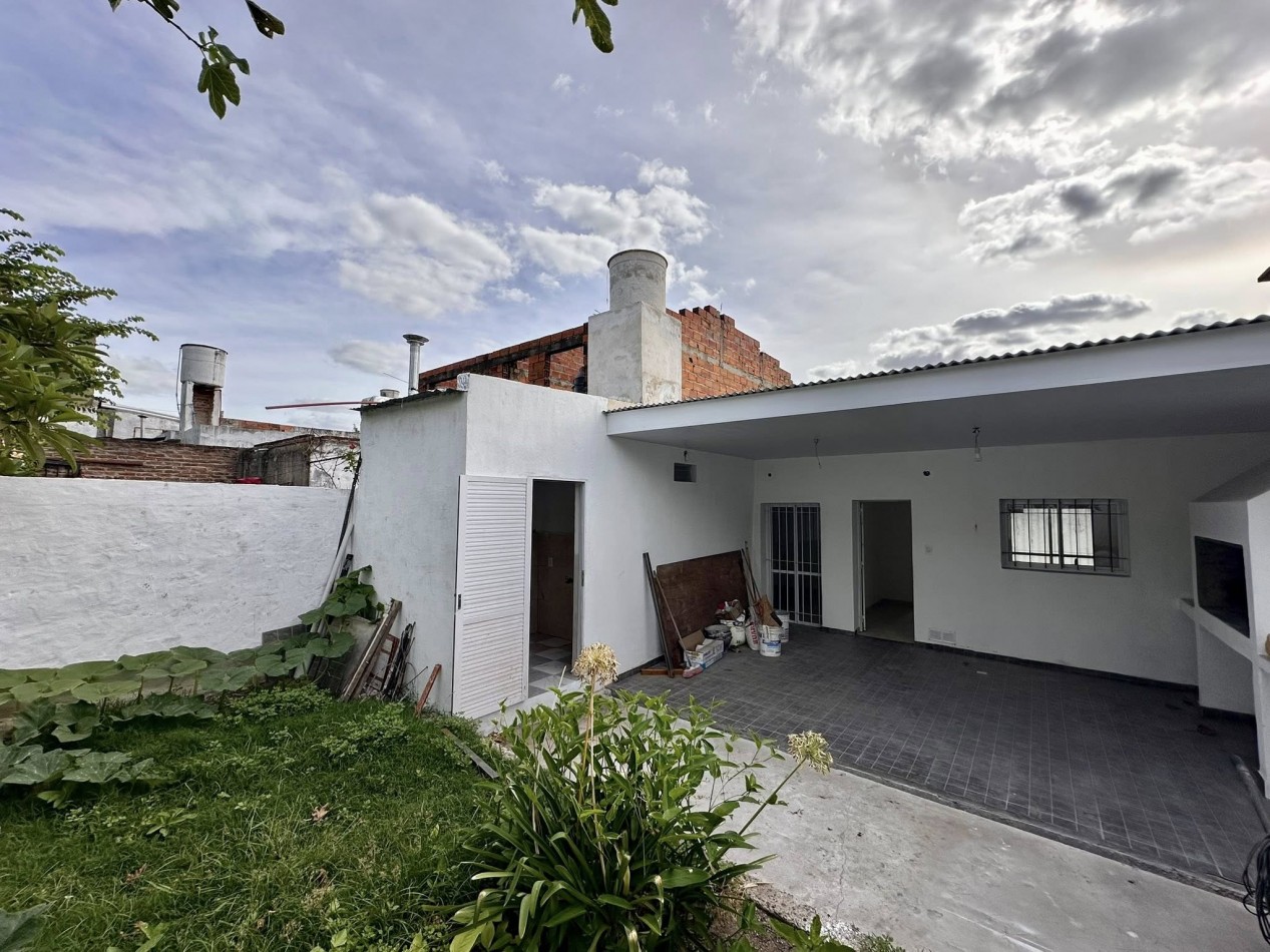 VENDO CASA HECHA A NUEVO 2 DORM. 3 BAÑOS