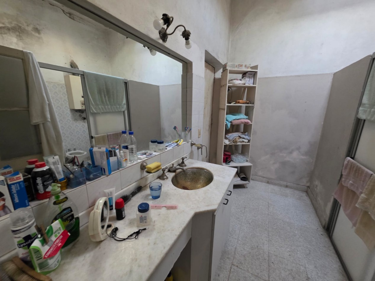 VENDO IMPORTANTE INMUEBLE ZONA PLAZA SAENZ PEÑA. U$D 200.000