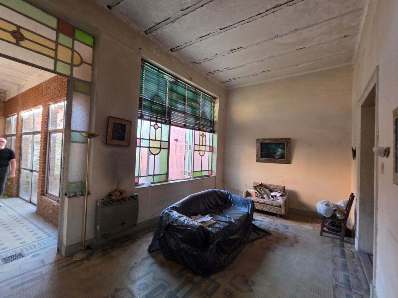 VENDO IMPORTANTE INMUEBLE ZONA PLAZA SAENZ PEÑA. U$D 200.000