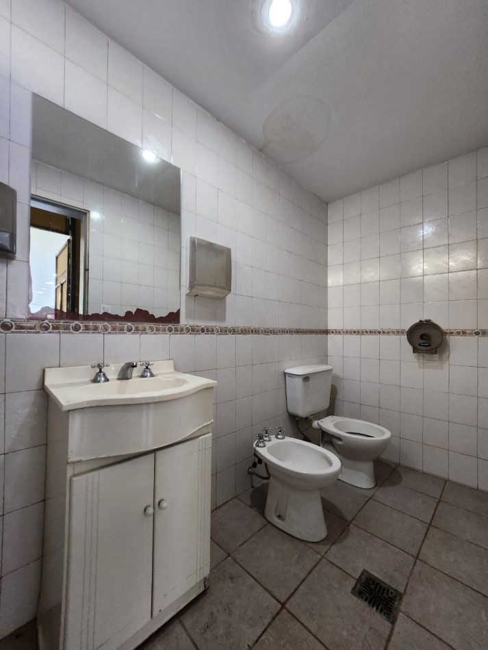 ALQUILO LOCAL COMERCIAL ZONA CENTRO $1.800.000+IVA +IMP