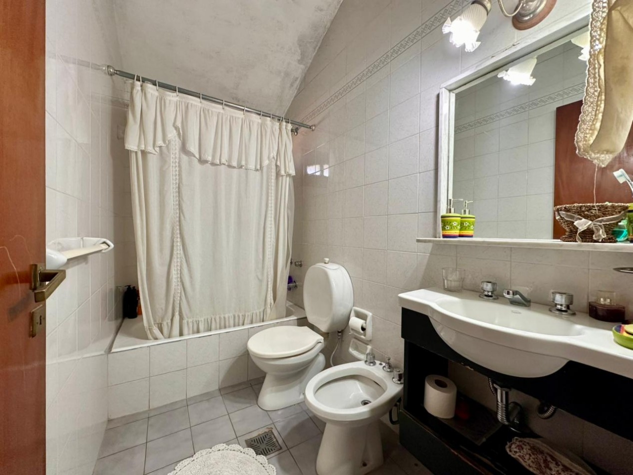 VENDO/PERMUTO CHALET 3 DORMITORIOS, 4 BAÑOS, PILETA U$D 295.000