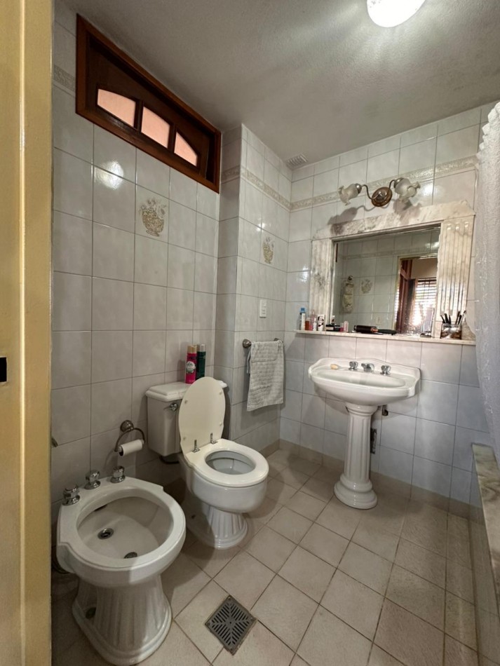 VENDO/PERMUTO CHALET 3 DORMITORIOS, 4 BAÑOS, PILETA U$D 295.000