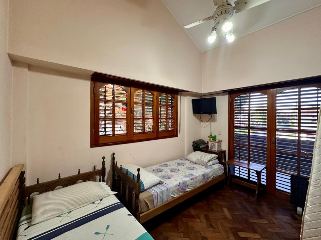 VENDO/PERMUTO CHALET 3 DORMITORIOS, 4 BAÑOS, PILETA U$D 295.000