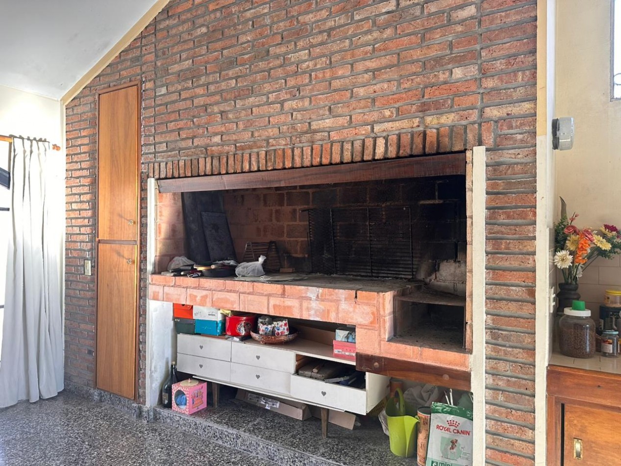 VENDO/PERMUTO CHALET 3 DORMITORIOS, 4 BAÑOS, PILETA U$D 295.000