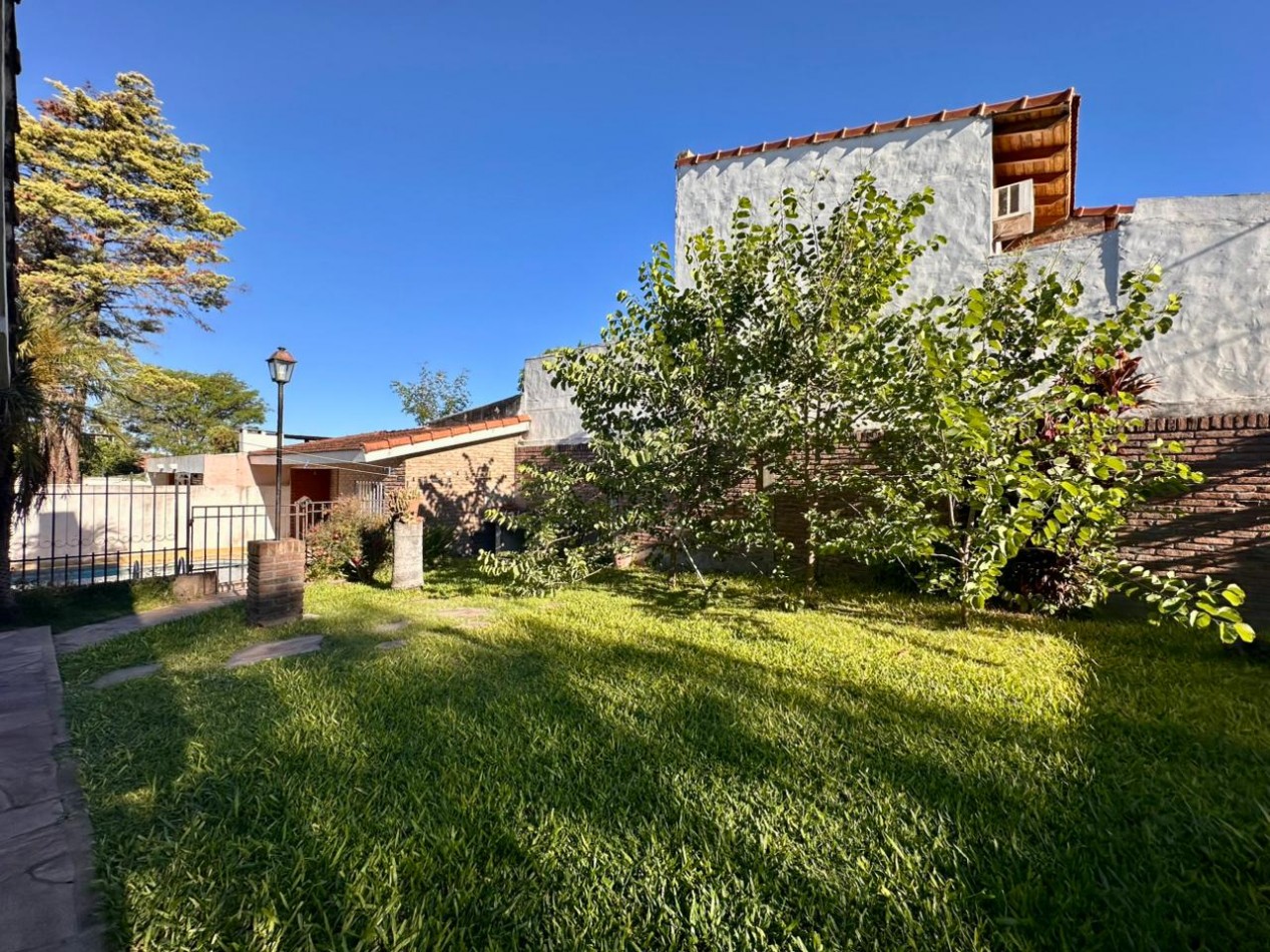 VENDO/PERMUTO CHALET 3 DORMITORIOS, 4 BAÑOS, PILETA U$D 295.000