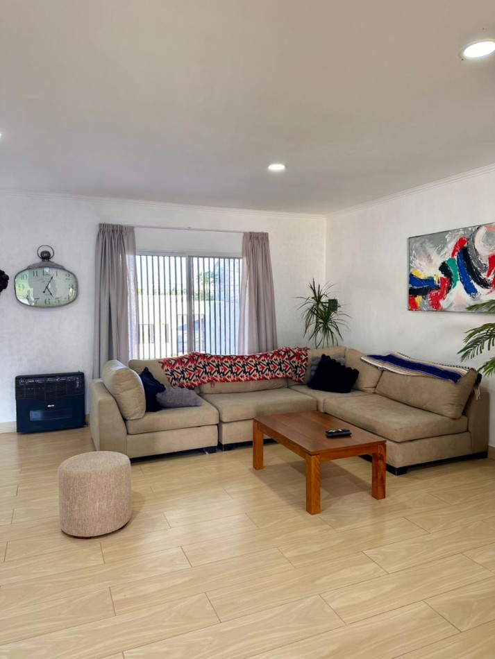 VENDO CASA NUEVA ZONA THOMPSON. 4 DOR, 2 BAÑOS, PILETA U$D 150.000