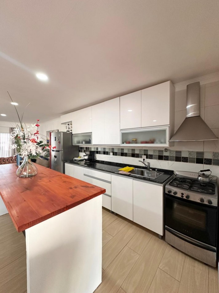 VENDO CASA NUEVA ZONA THOMPSON. 4 DOR, 2 BAÑOS, PILETA U$D 150.000