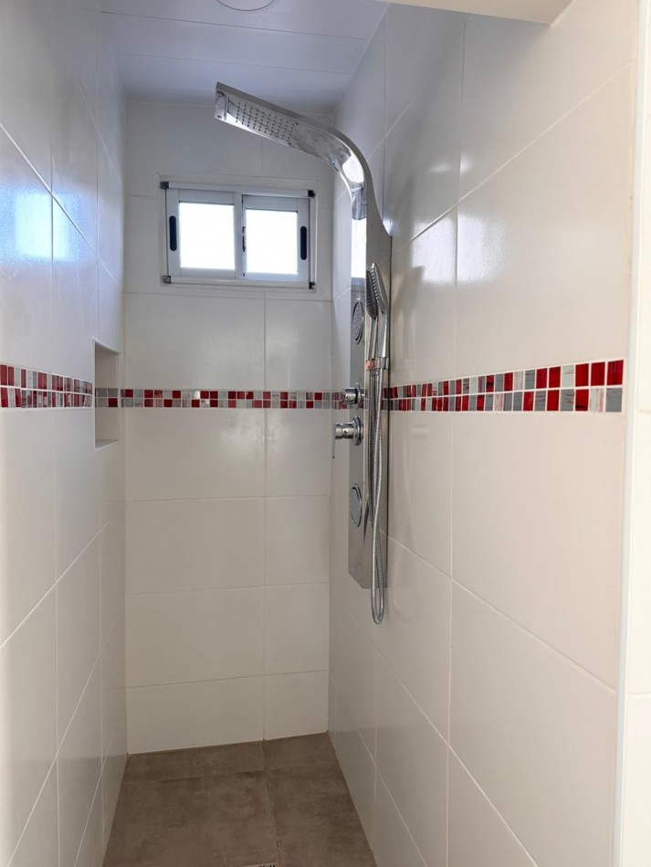 VENDO CASA NUEVA ZONA THOMPSON. 4 DOR, 2 BAÑOS, PILETA U$D 150.000