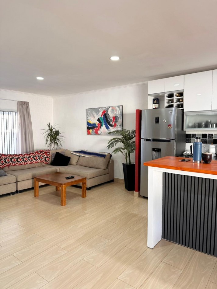 VENDO CASA NUEVA ZONA THOMPSON. 4 DOR, 2 BAÑOS, PILETA U$D 150.000