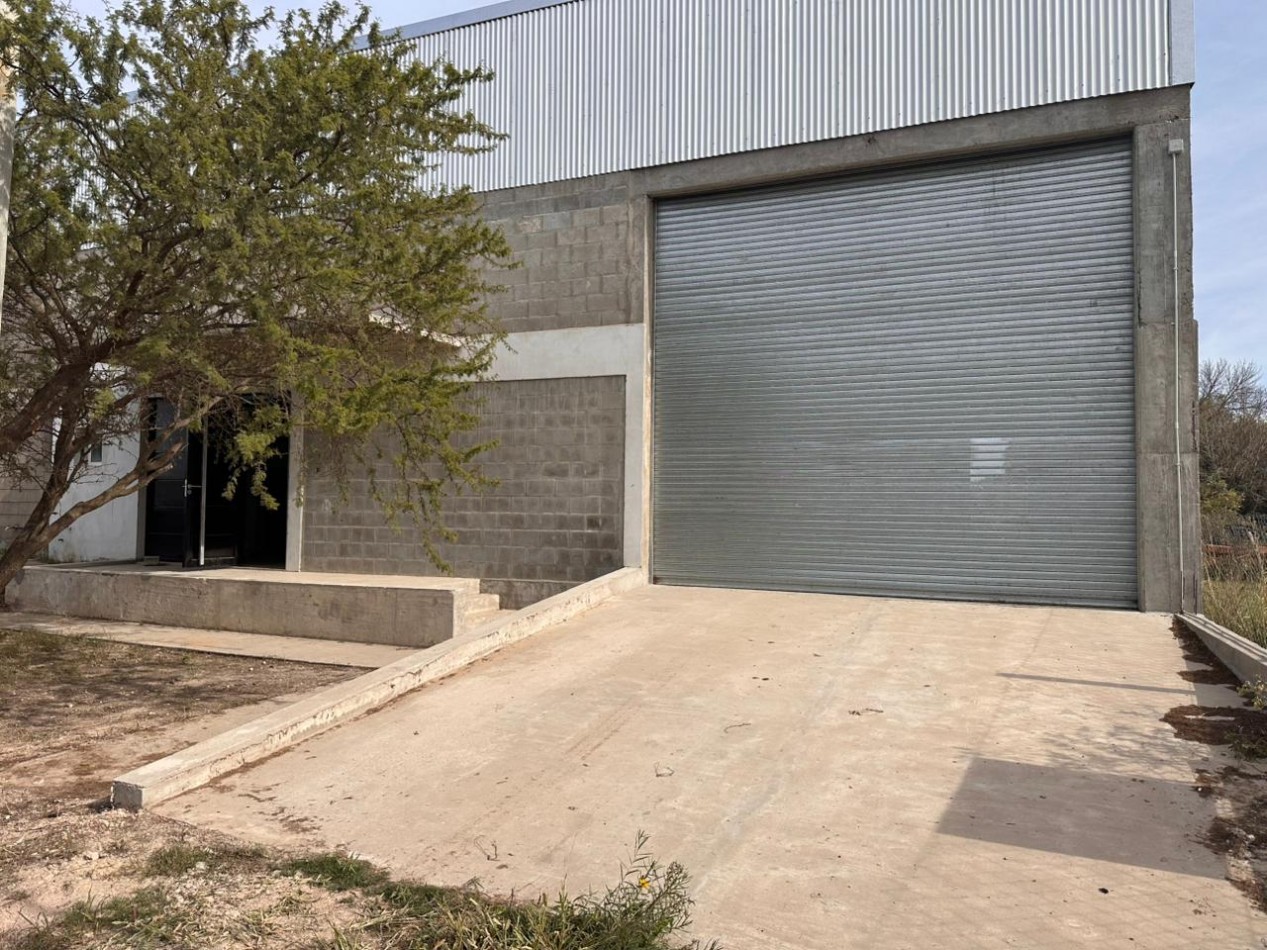 ALQUILO GALPON A ESTRENAR 530 m2 $1.900.000 + LUZ Y AGUA