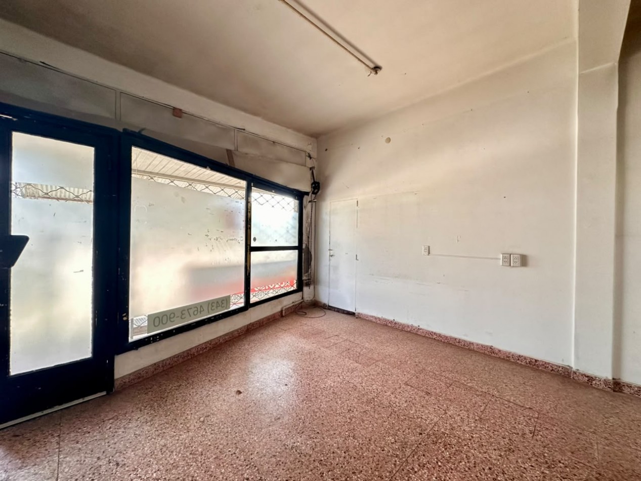 ALQUILO LOCAL FRENTE AL FERROCARRIL $500.000 