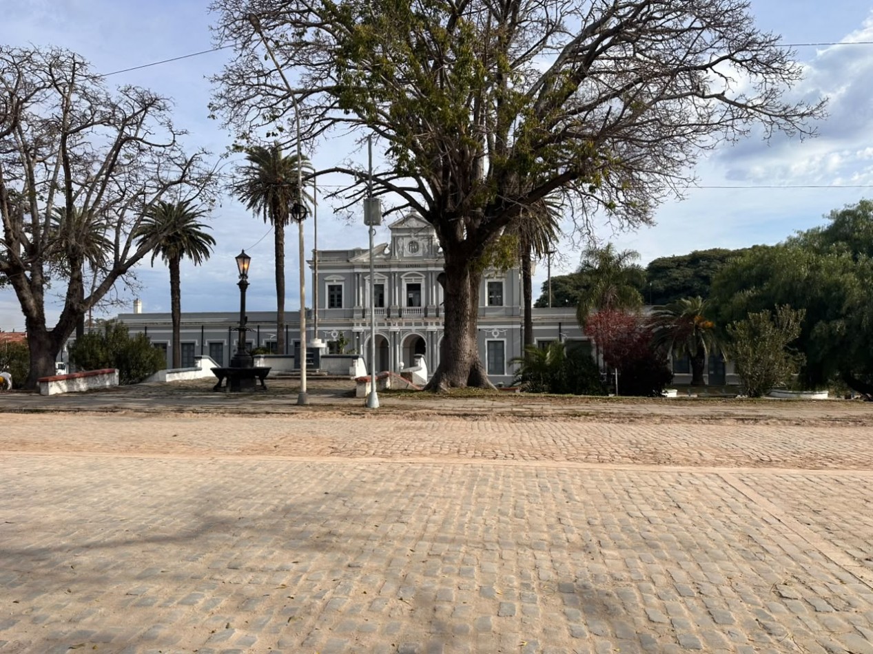 ALQUILO LOCAL FRENTE AL FERROCARRIL $500.000 