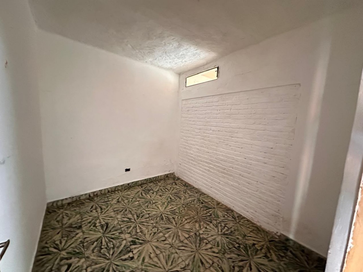 VENDO CASA A RECICLAR ZONA AV. RAMIREZ Y PASTEUR. U$D 49.000 