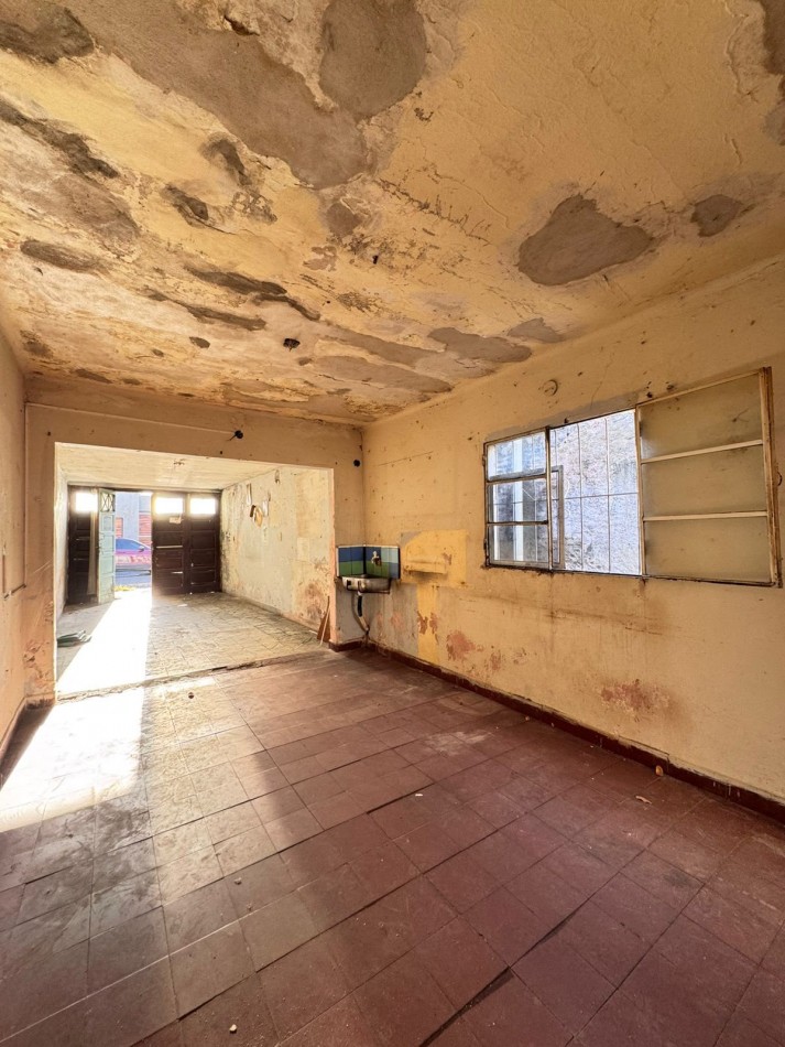 VENDO CASA A RECICLAR ZONA AV. RAMIREZ Y PASTEUR. U$D 49.000 