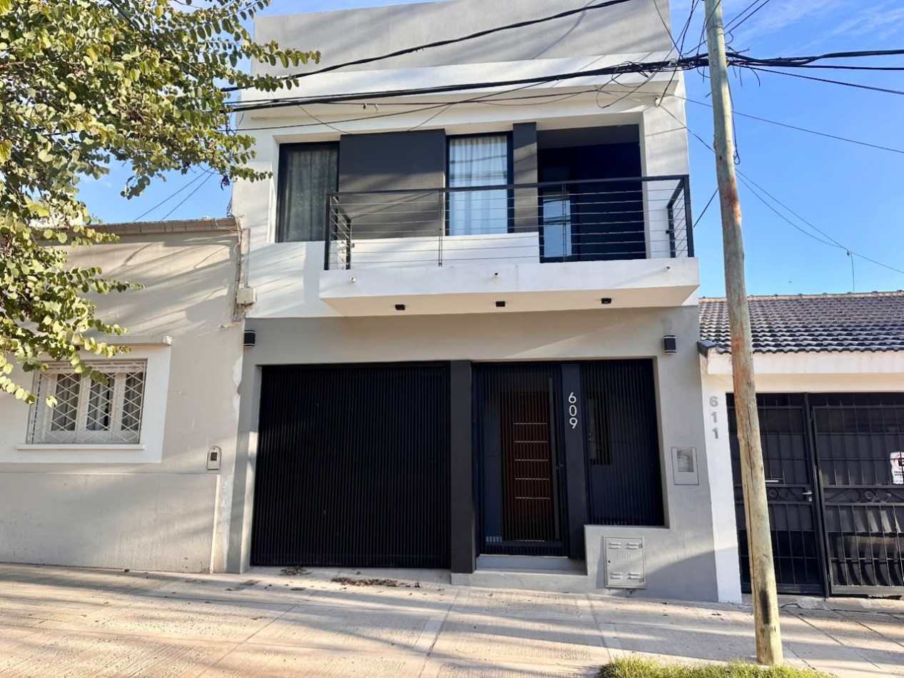VENDO CASA NUEVA ZONA PARQUE 2 DOR, 3 BAÑOS, COCHERA UD 250.000.-