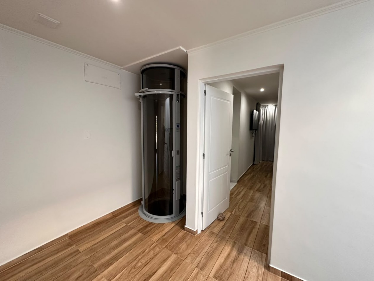 VENDO CASA NUEVA ZONA PARQUE 2 DOR, 3 BAÑOS, COCHERA UD 250.000.-