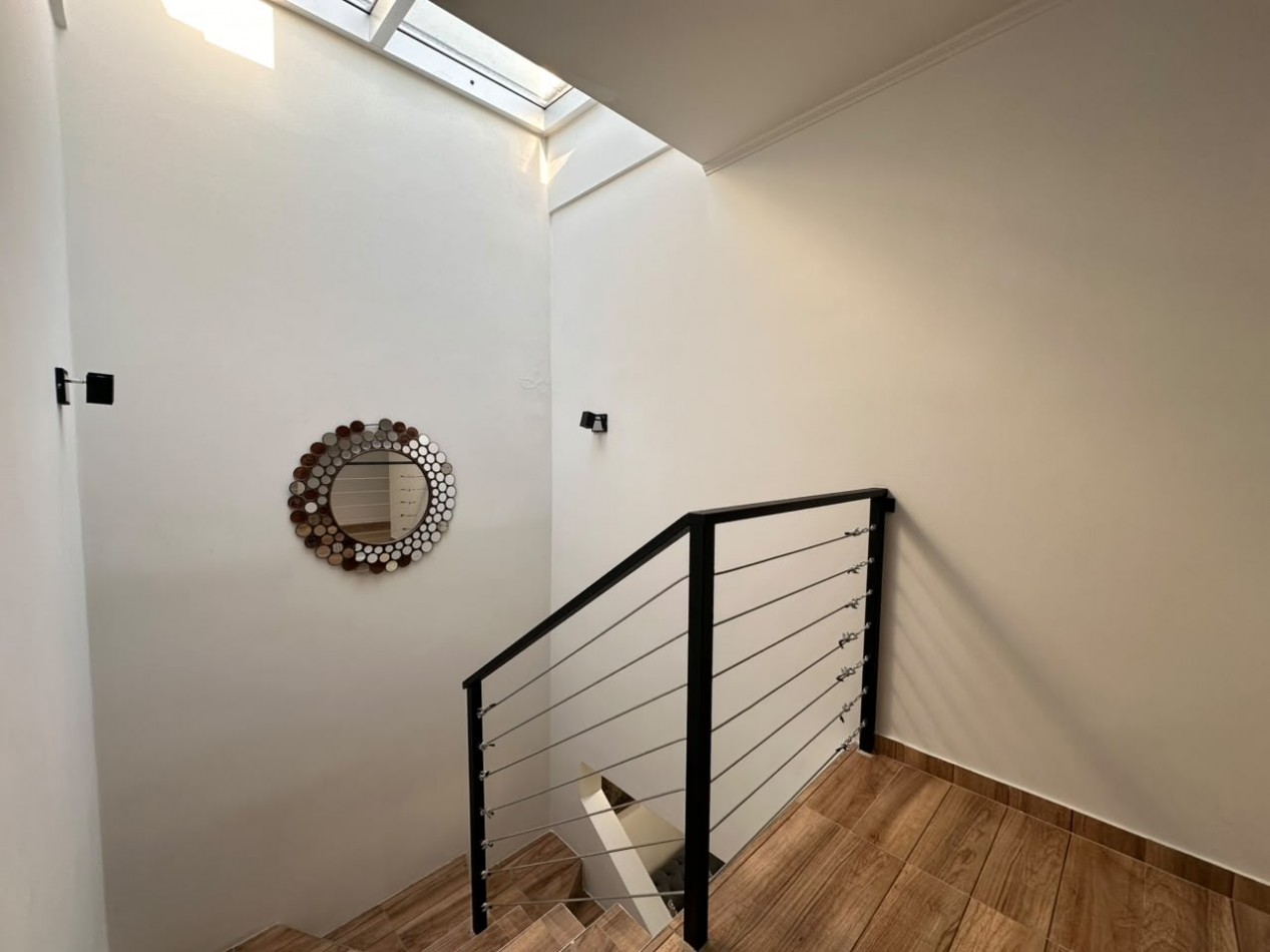 VENDO CASA NUEVA ZONA PARQUE 2 DOR, 3 BAÑOS, COCHERA UD 250.000.-