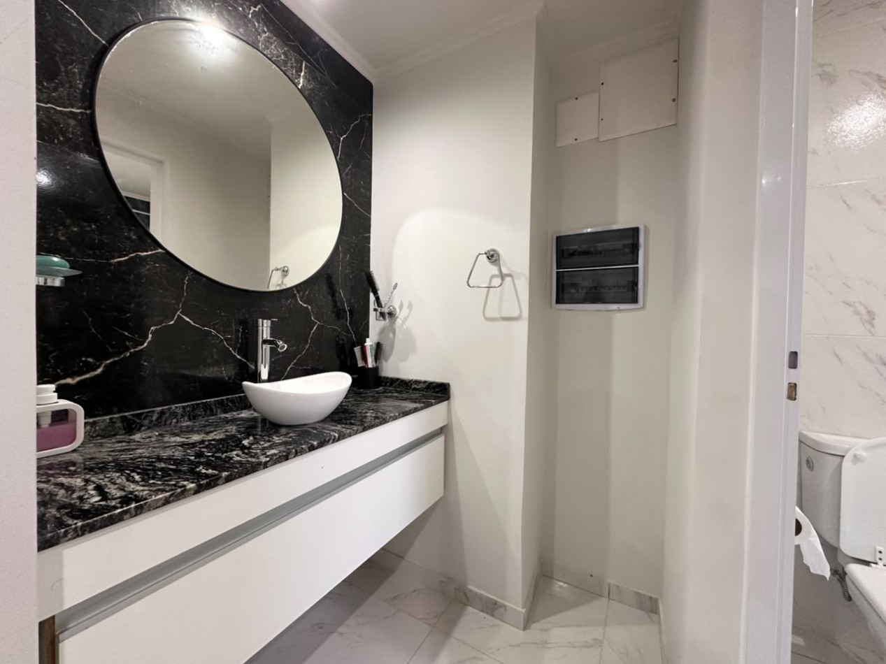 VENDO CASA NUEVA ZONA PARQUE 2 DOR, 3 BAÑOS, COCHERA UD 250.000.-