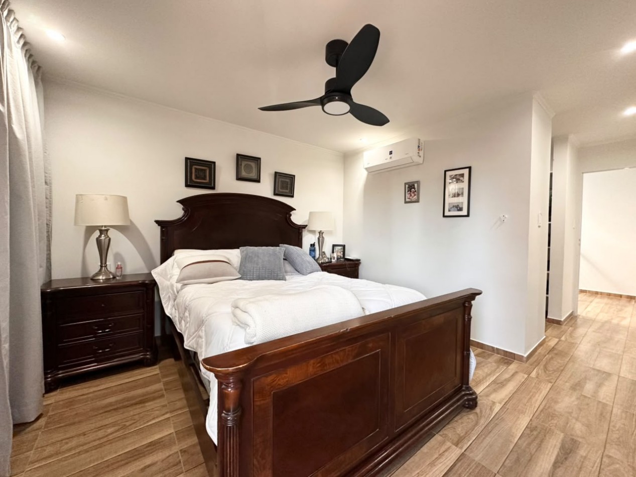 VENDO CASA NUEVA ZONA PARQUE 2 DOR, 3 BAÑOS, COCHERA UD 250.000.-