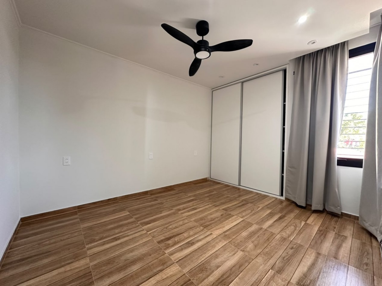 VENDO CASA NUEVA ZONA PARQUE 2 DOR, 3 BAÑOS, COCHERA UD 250.000.-