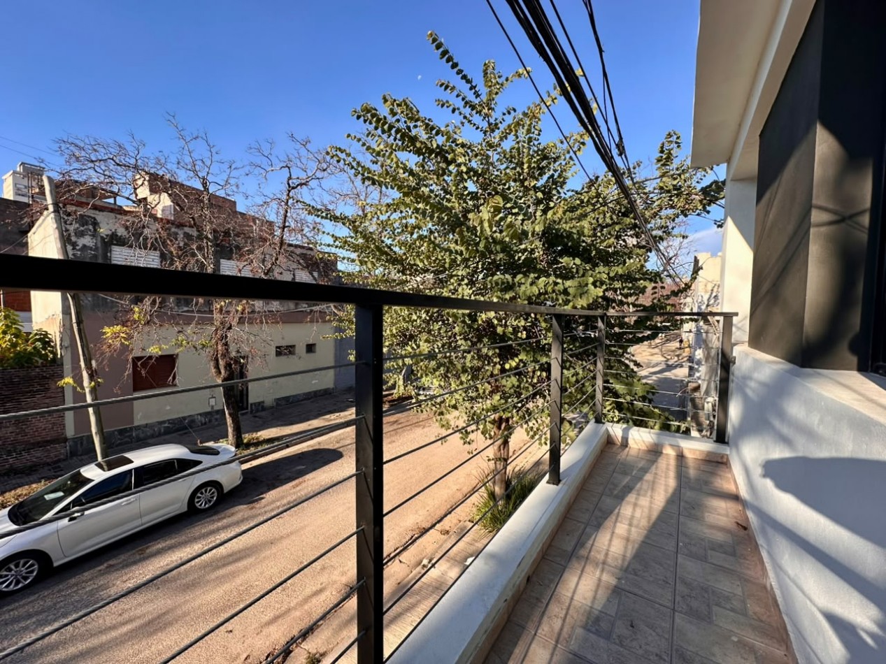 VENDO CASA NUEVA ZONA PARQUE 2 DOR, 3 BAÑOS, COCHERA UD 250.000.-