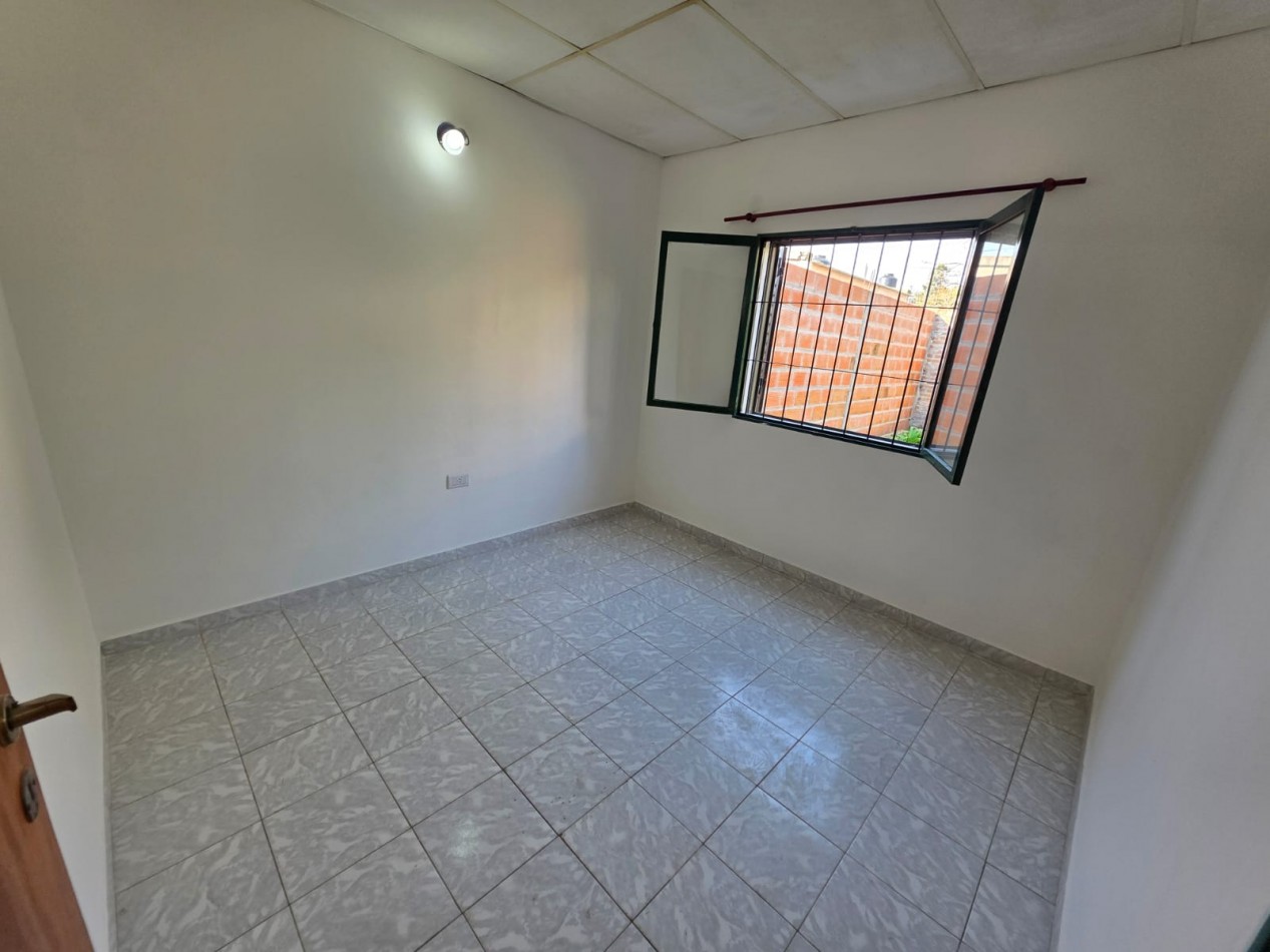 ALQUILO CASA 1 DOR, COCHERA Y FONDO EN ORO VERDE $500.000 + SERVICIOS E IMPUESTOS 