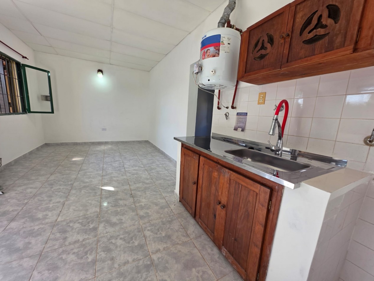 ALQUILO CASA 1 DOR, COCHERA Y FONDO EN ORO VERDE $500.000 + SERVICIOS E IMPUESTOS 