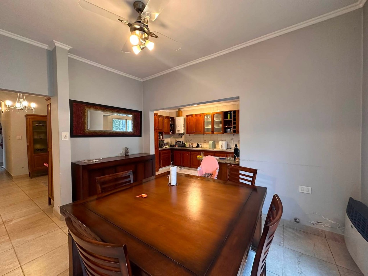 VENDO CASA 3 DORM ZONA PARQUE / CENTRO