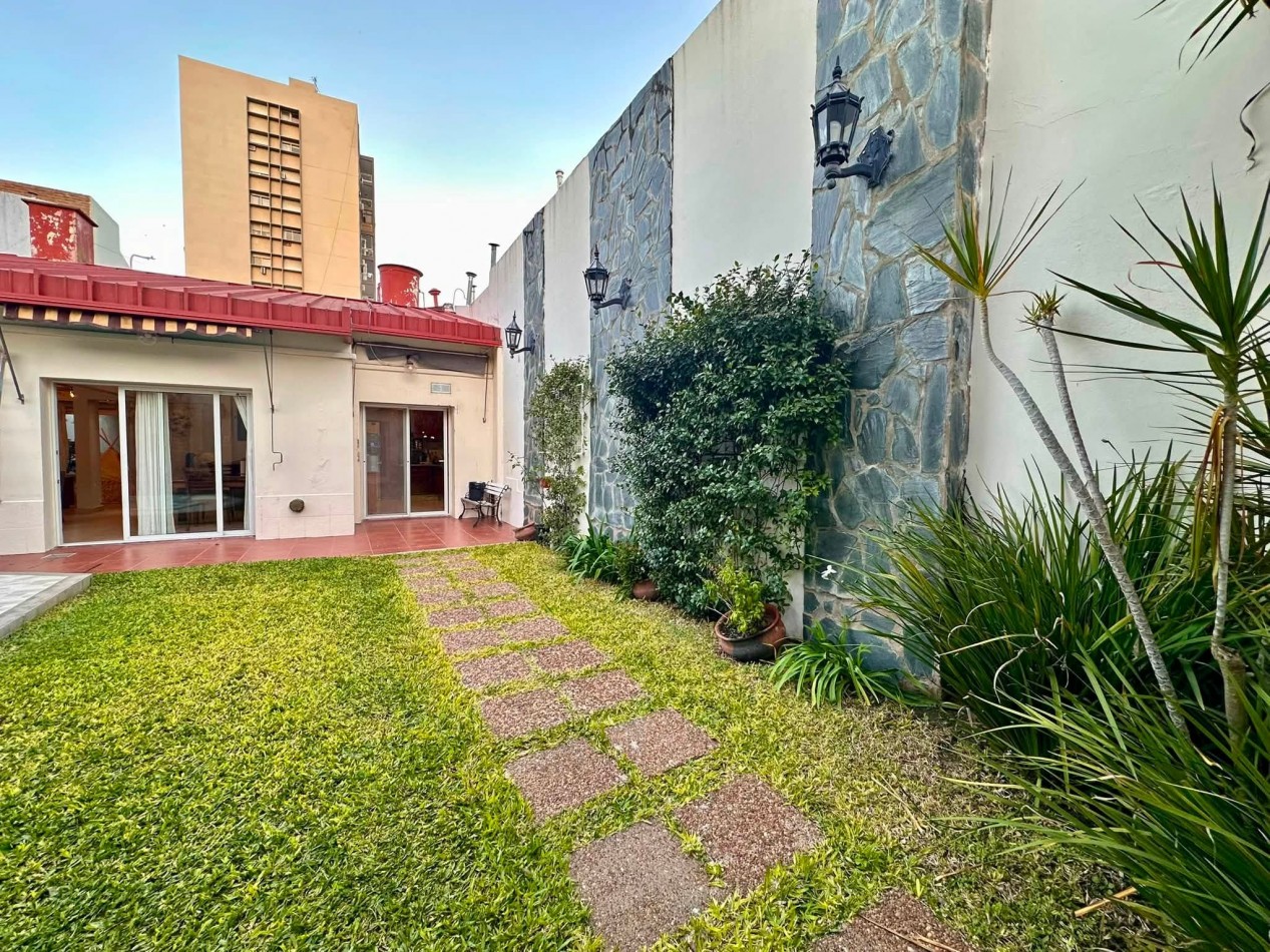VENDO CASA 3 DORM ZONA PARQUE / CENTRO